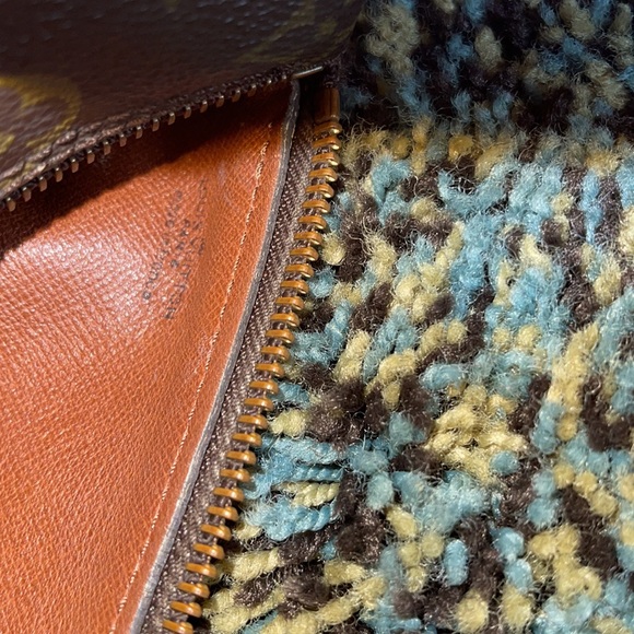 Preowned Louis Vuitton Damier Papillon Roll bag. - Picture 4 of 8